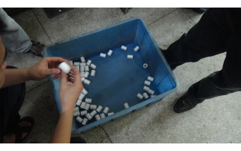 我們生產(chǎn)熱流道模具